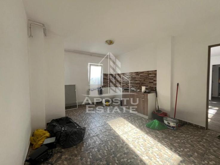 Apartament 2 camere, semidecomandat, renovat, zona Girocului