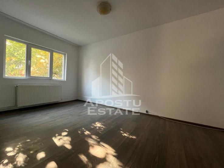 Apartament 2 camere, semidecomandat, renovat, zona Girocului