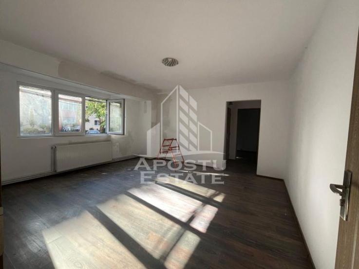 Apartament 2 camere, semidecomandat, renovat, zona Girocului