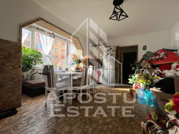 Apartament cu 3 camere, etaj intermediar, zona Dambovita