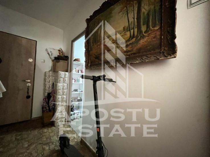 Apartament cu 3 camere, etaj intermediar, zona Dambovita