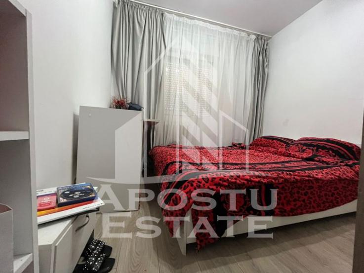 Apartament cu 3 camere, etaj intermediar, zona Dambovita