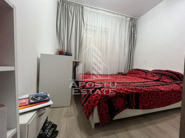 Apartament cu 3 camere, etaj intermediar, zona Dambovita