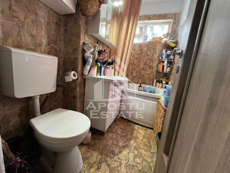 Apartament cu 3 camere, etaj intermediar, zona Dambovita