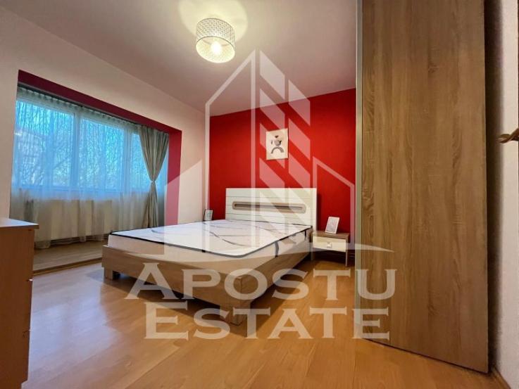 Apartament cu 3 camere, 2 balcoane,decomandat, zona Girocului