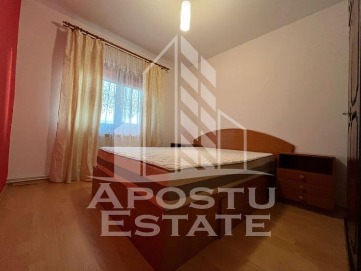 Apartament cu 3 camere, 2 balcoane,decomandat, zona Girocului