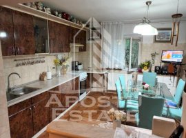 Apartament cu 3 camere si 2 bai, decomandat in zona Girocului