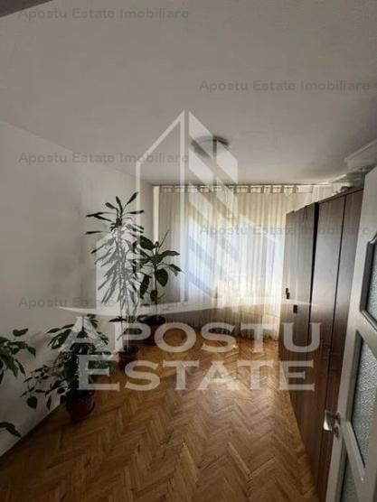 Apartament cu 4 camere, 2 bai si 2 balcoane in zona Sagului