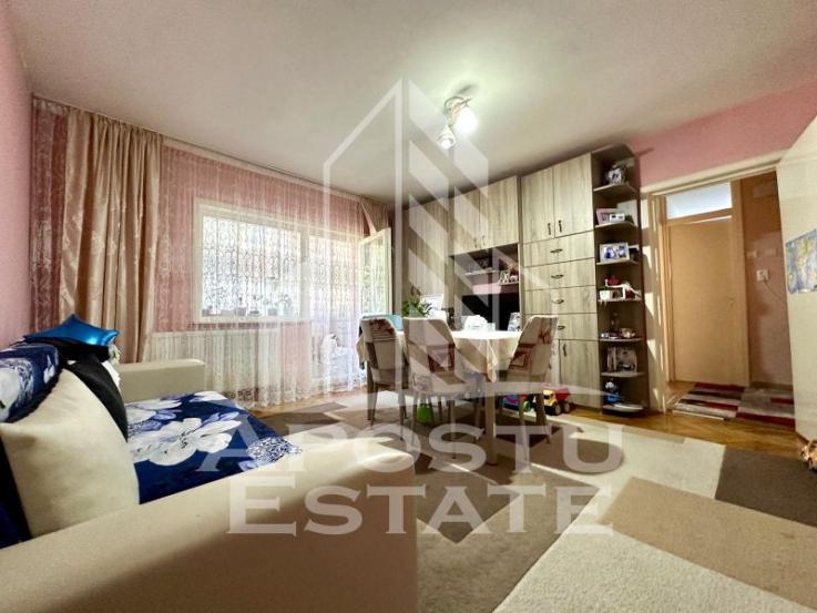 Apartament cu 2 camere, centrala proprie, etaj 1, zona Sagului