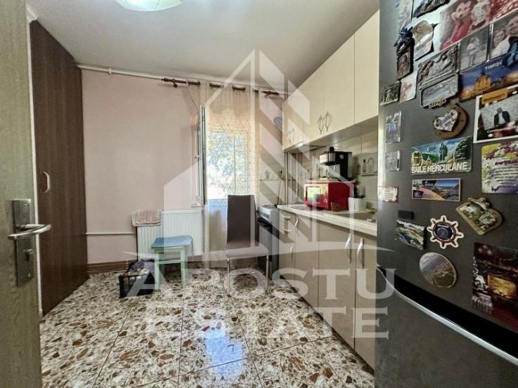 Apartament cu 2 camere, centrala proprie, etaj 1, zona Sagului