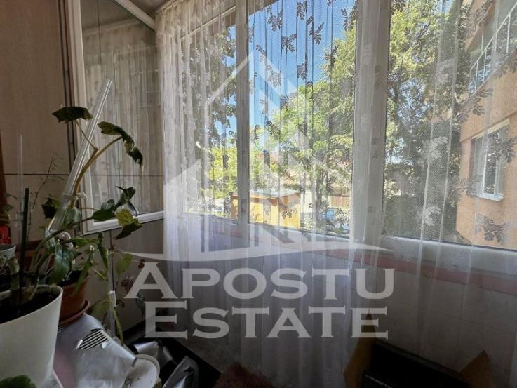 Apartament cu 2 camere, centrala proprie, etaj 1, zona Sagului