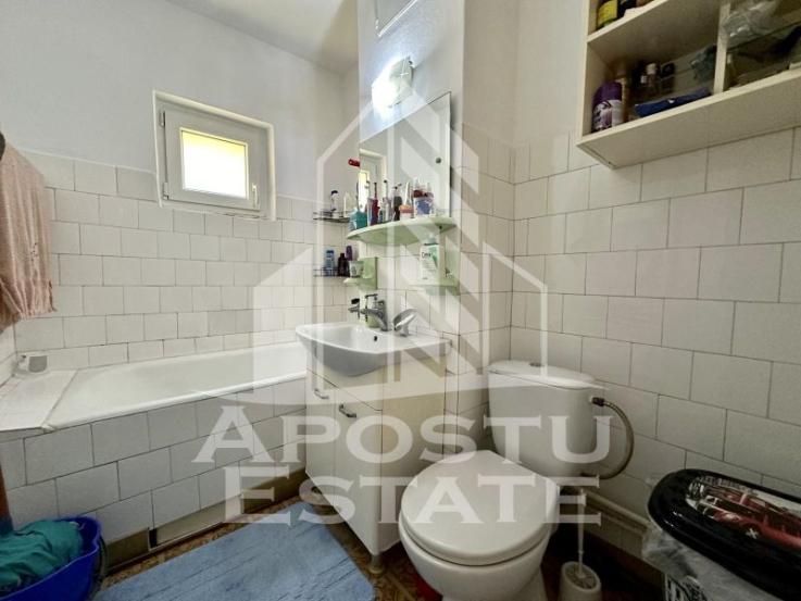 Apartament cu 2 camere, centrala proprie, etaj 1, zona Sagului