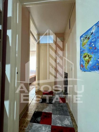 Apartament cu 2 camere, centrala proprie, etaj 1, zona Sagului