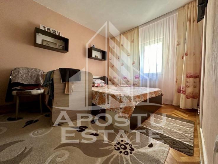 Apartament cu 2 camere, centrala proprie, etaj 1, zona Sagului