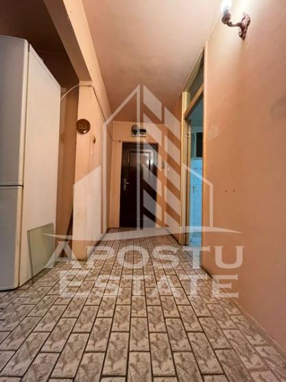 Apartament cu 3 camere, 2 bai, centrala proprie, zona Girocului