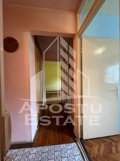 Apartament cu 3 camere, 2 bai, centrala proprie, zona Girocului