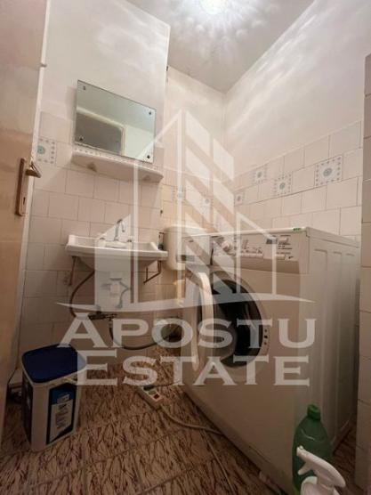 Apartament cu 3 camere, 2 bai, centrala proprie, zona Girocului