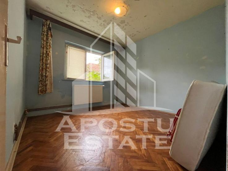 Apartament cu 3 camere, 2 bai, centrala proprie, zona Girocului