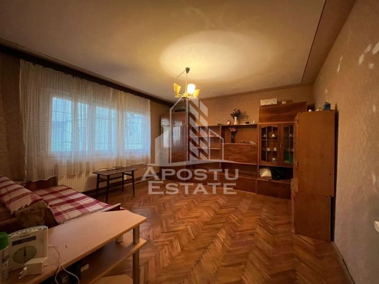 Apartament cu 3 camere, 2 bai, centrala proprie, zona Girocului