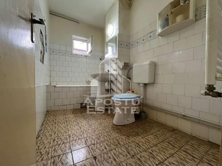 Apartament cu 3 camere, 2 bai, centrala proprie, zona Girocului