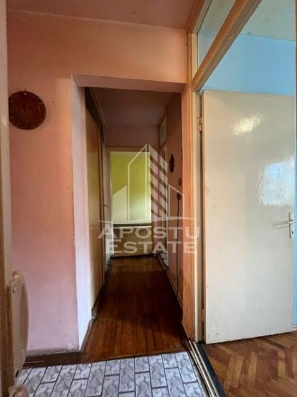 Apartament cu 3 camere, 2 bai, centrala proprie, zona Girocului