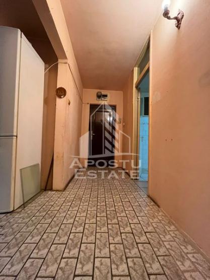 Apartament cu 3 camere, 2 bai, centrala proprie, zona Girocului