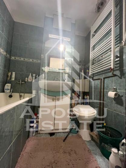 Apartament cu 3 camere, semidecomandat, centrala proprie