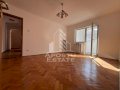 Apartament cu 3 camere, semidecomandat , etaj intermediar