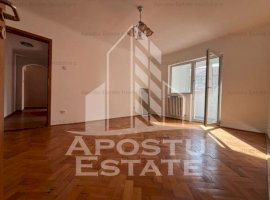 Apartament cu 3 camere, semidecomandat , etaj intermediar