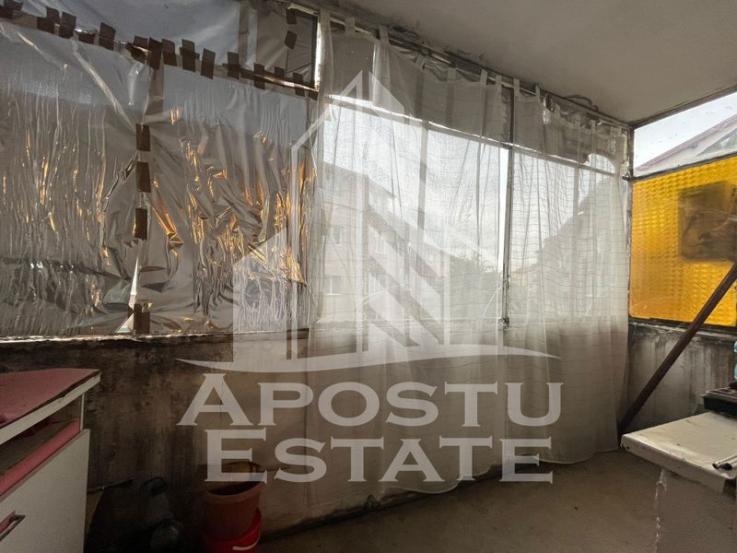 Apartament cu 3 camere, 2 bai, decomandat, situat in zona Buziasului