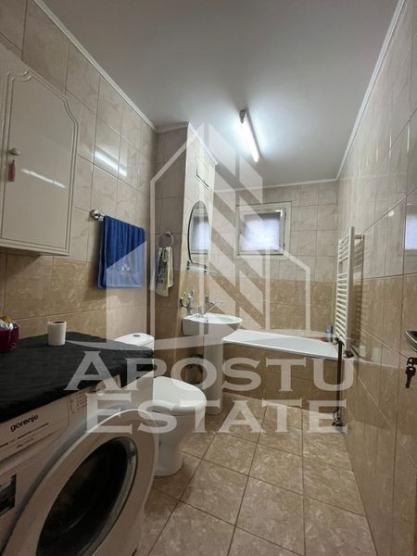 Apartament cu 3 camere, 2 bai, decomandat, situat in zona Buziasului