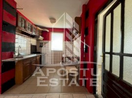 Apartament cu 3 camere, decomandat, situat in zona Dambovita