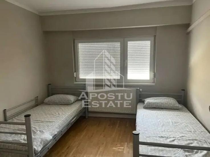 Apartament cu 3 camere, decomandat ,situat in zona Spitalul Judetean