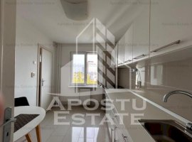 Apartament 3 camere, etaj intermediar cu centrala in Piata Marasti.