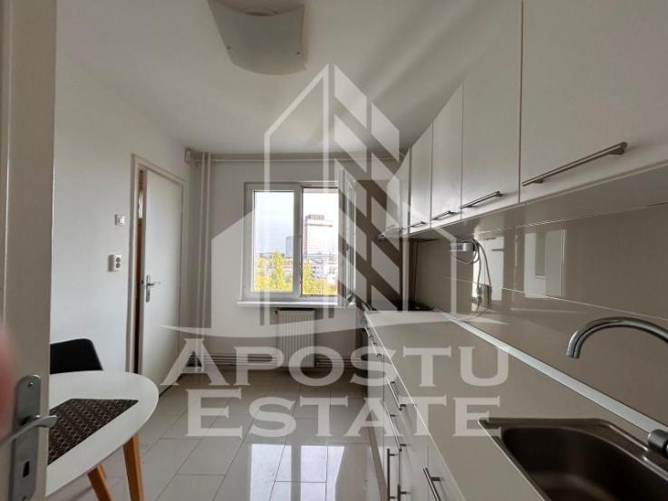 Apartament 3 camere, etaj intermediar cu centrala in Piata Marasti.