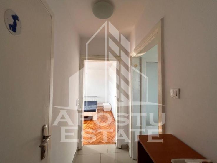 Apartament 3 camere, etaj intermediar cu centrala in Piata Marasti.