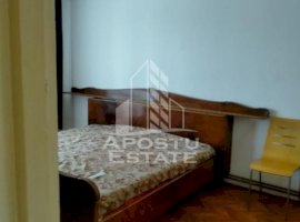 Apartament 3 camere, decomandat cu centrala proprie langa Medicina