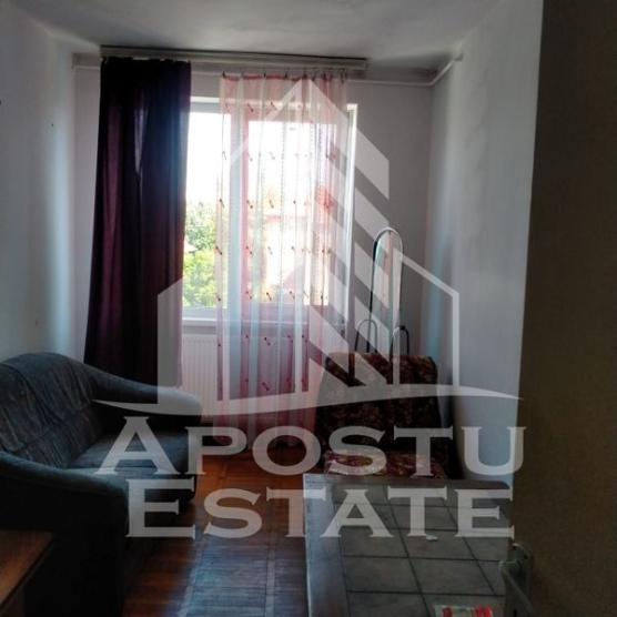 Apartament 3 camere, decomandat cu centrala proprie langa Medicina