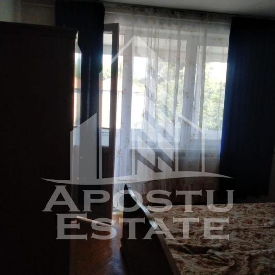 Apartament 3 camere, decomandat cu centrala proprie langa Medicina