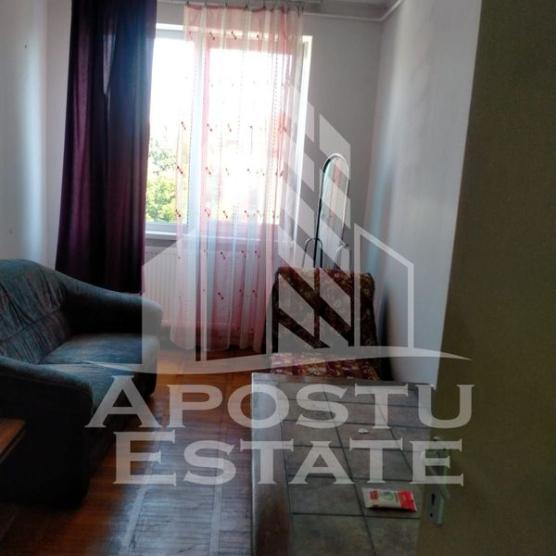 Apartament 3 camere, decomandat cu centrala proprie langa Medicina