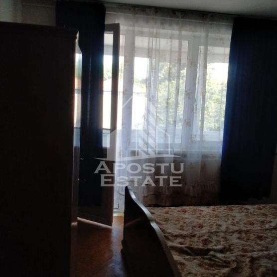 Apartament 3 camere, decomandat cu centrala proprie langa Medicina