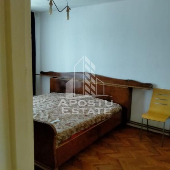 Apartament 3 camere, decomandat cu centrala proprie langa Medicina