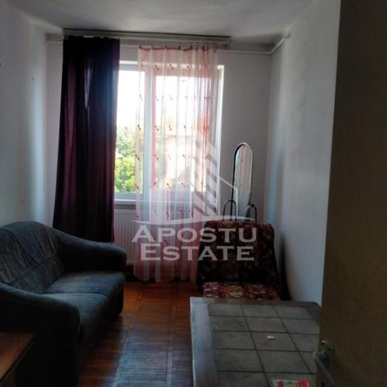 Apartament 3 camere, decomandat cu centrala proprie langa Medicina