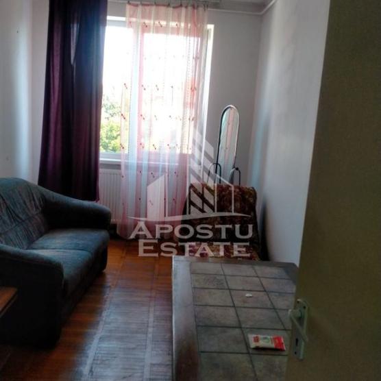 Apartament 3 camere, decomandat cu centrala proprie langa Medicina