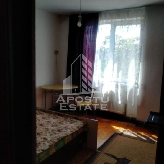 Apartament 3 camere, decomandat cu centrala proprie langa Medicina