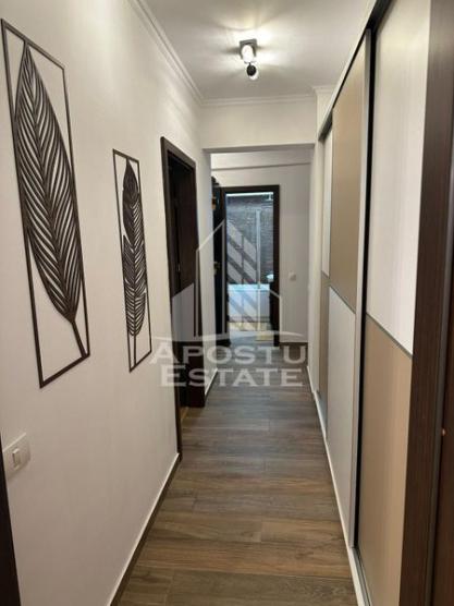 Apartament 2 camere, etaj intermediar decomandat in Piata Unirii.