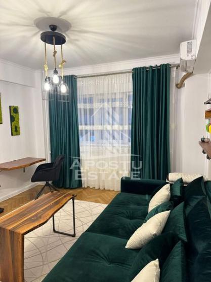 Apartament 2 camere, etaj intermediar decomandat in Piata Unirii.