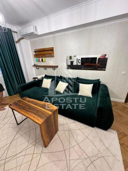 Apartament 2 camere, etaj intermediar decomandat in Piata Unirii.