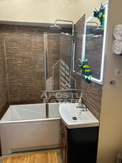 Apartament 2 camere, etaj intermediar decomandat in Piata Unirii.