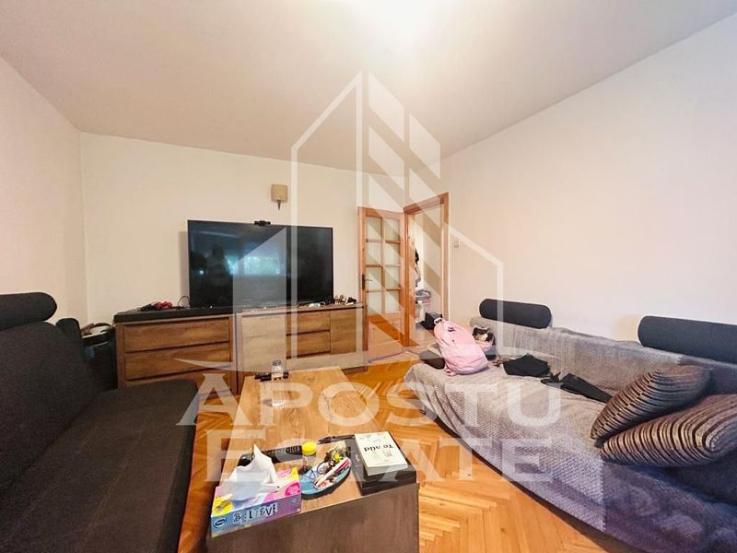 Apartament 2 camere cu centrala,  etaj intermediar, in zona Bucovina